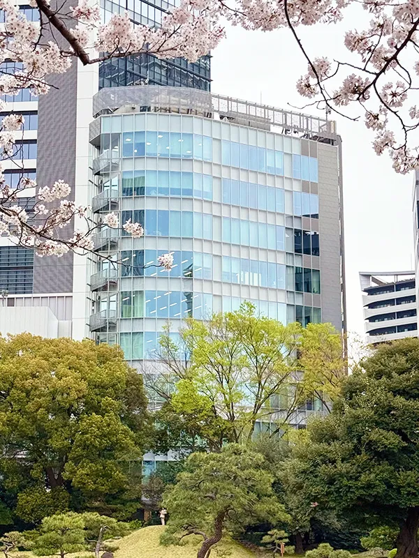 本社が入居するビルの外観